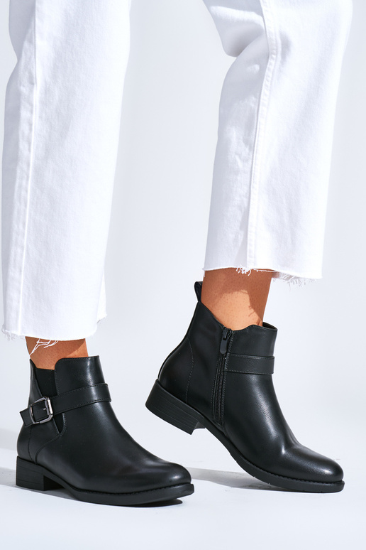 black Inomens boots flat