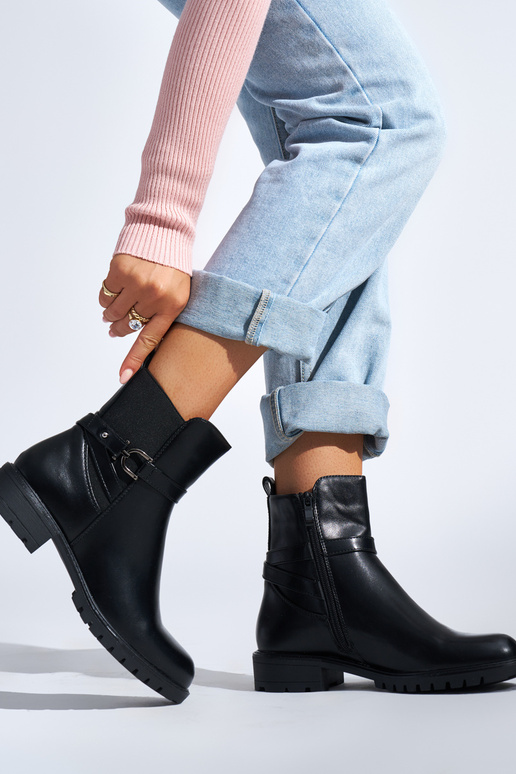 black Inomens boots Inith a...