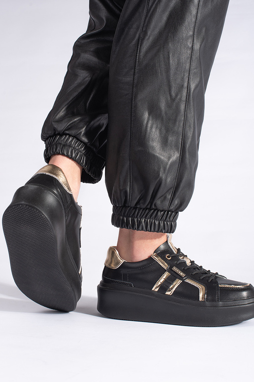 Skórzane czarne sneakersy na platformie Skórzane czarne sneakersy na platformie