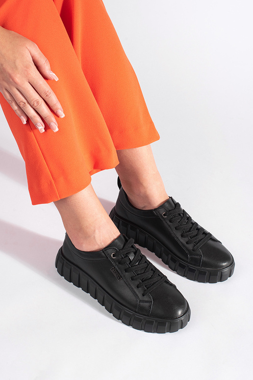 black leather pólshoes Inith platform