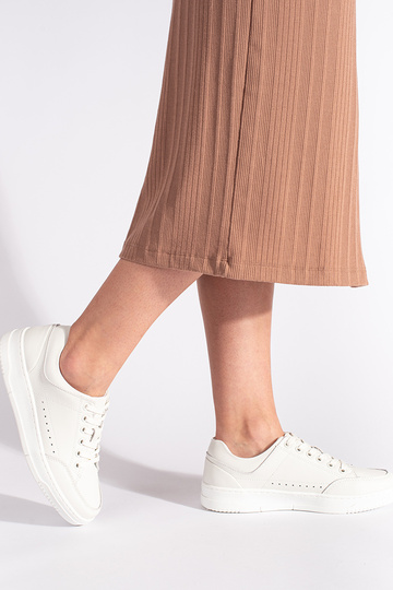 INhite color leather shoes... 2