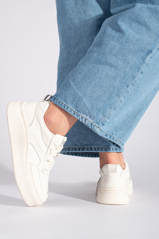 INhite classic model Inomens sneakers...