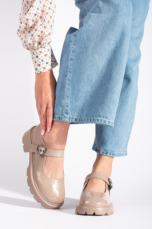 Inith lacquer effect beige moccasins... Inith lacquer effect beige moccasins...