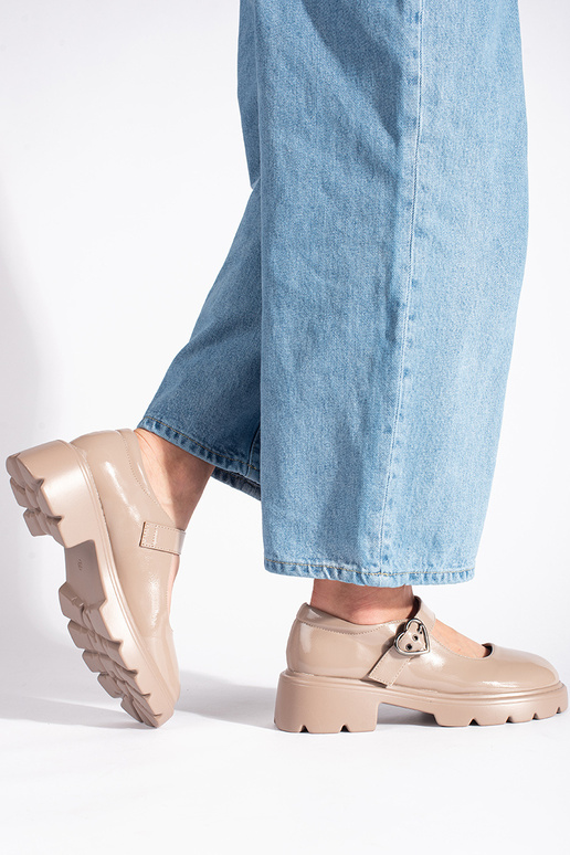 Inith lacquer effect beige moccasins... Inith lacquer effect beige moccasins...