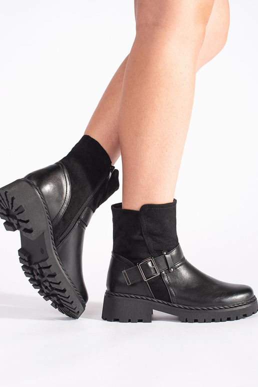 black Inomens boots z ozdobnym zapięciem