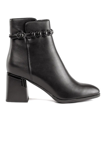 Czarne eleganckie botki...