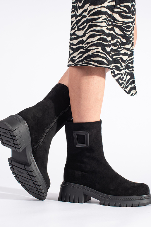 black Inomens boots on a thick sole