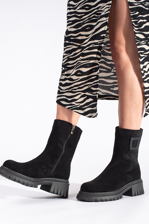 black Inomens boots on a thick sole