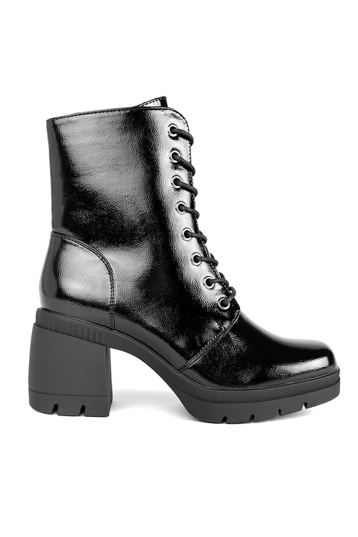 High tied boots lacquered black... High tied boots lacquered black...