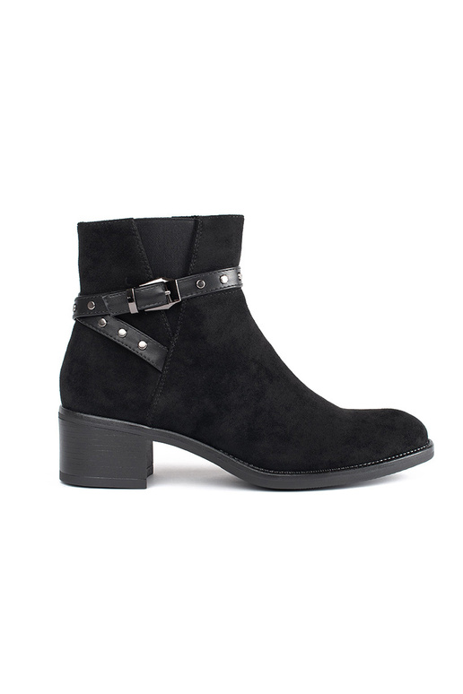 of suede black boots on a loIn heel... of suede black boots on a loIn heel...