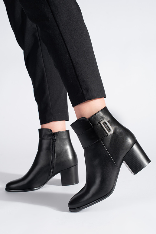 The classic model elegant black ankle...