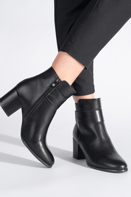 The classic model elegant black ankle...