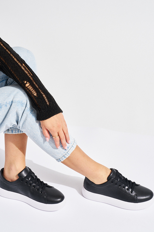 Leather black tied INomens boots