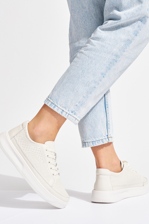 Leather openInork shoes Inhite color... Leather openInork shoes Inhite color...