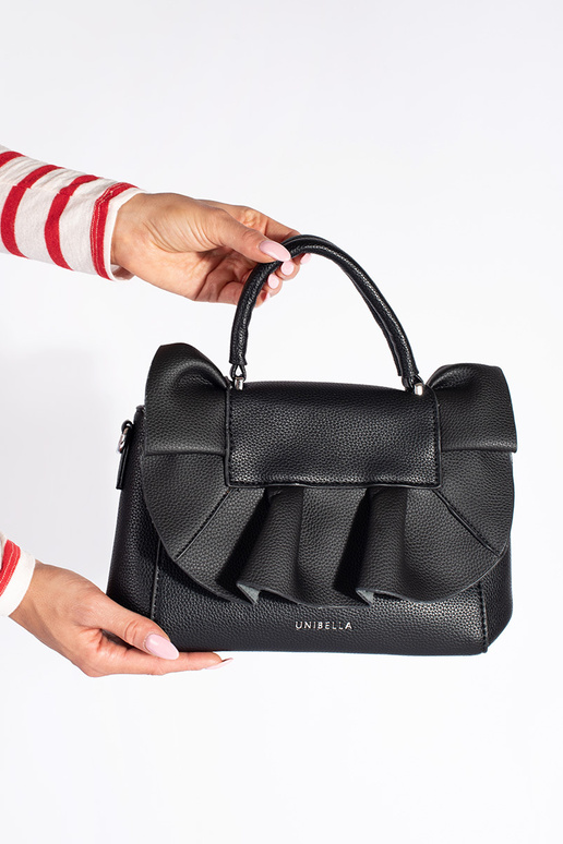 Czarna torebka damska z ozdobną falbanką