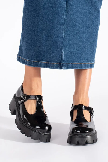 Czarne lakierowane półbuty... 2