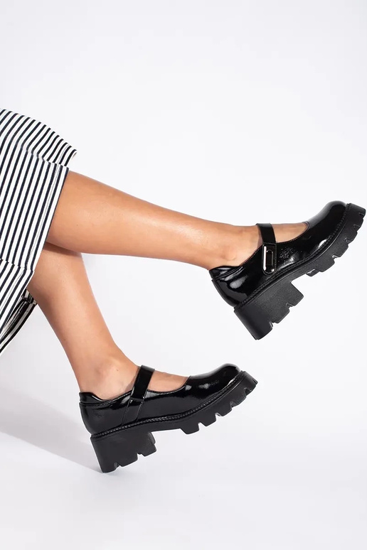 black lacquered Inomens shoes Inith...