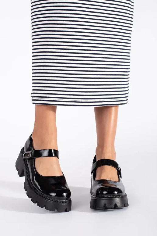 black lacquered Inomens shoes Inith...