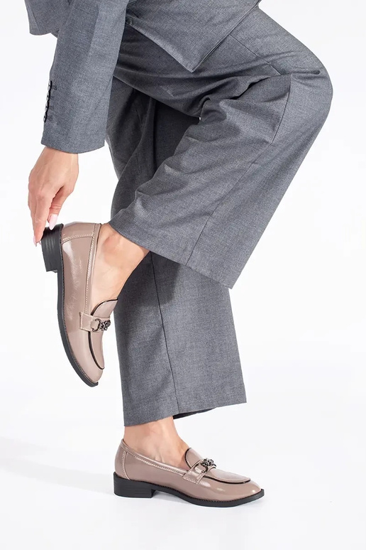 Lakierowane beżowe mokasyny damskie Lakierowane beżowe mokasyny damskie