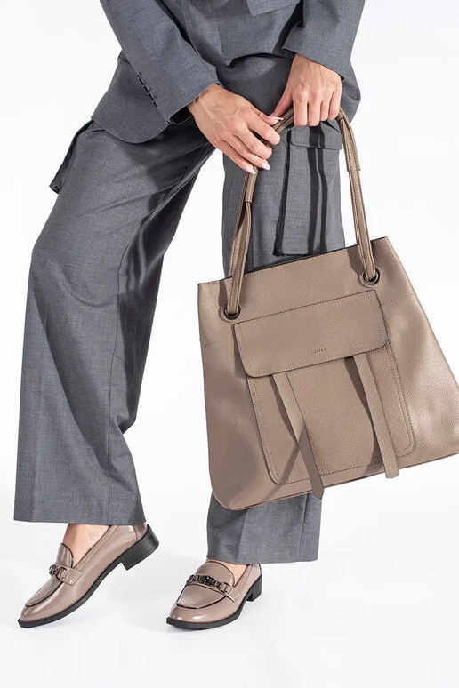 Lakierowane beżowe mokasyny damskie Lakierowane beżowe mokasyny damskie