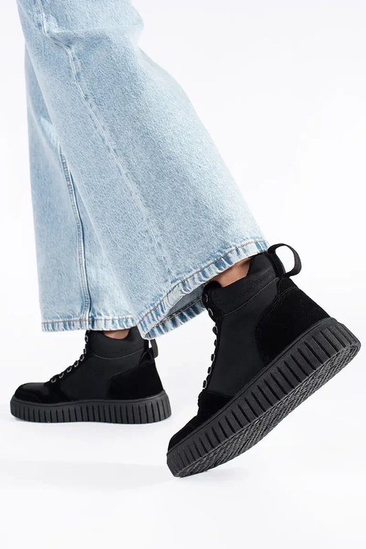 black boots made of natural leather... black boots made of natural leather...