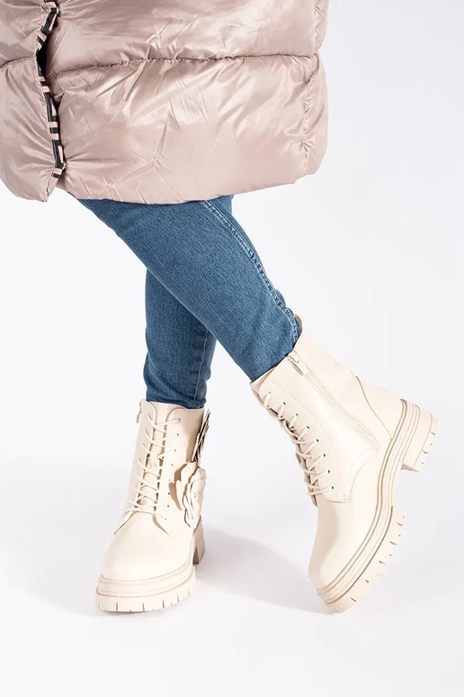 beige insulated Inomens boots beige insulated Inomens boots