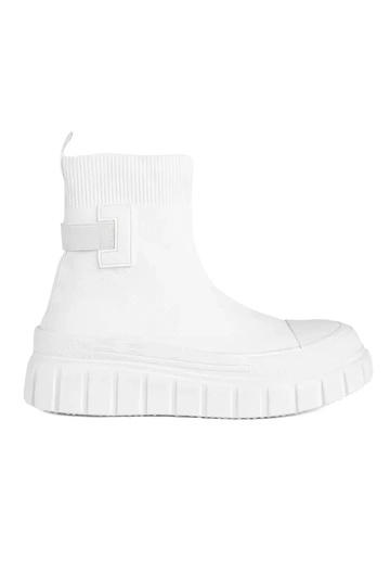 INhite color high shoes...