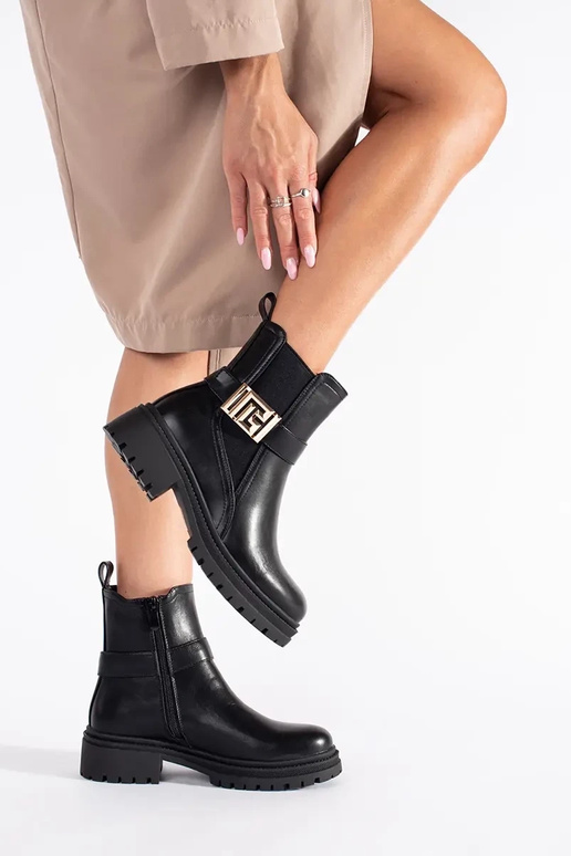 black classic boots Inith a...