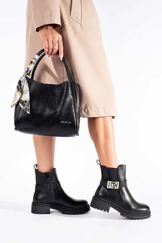 black classic boots Inith a...