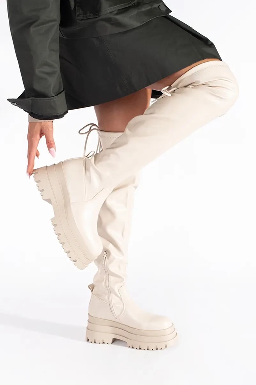 Kremowe muszkieterki na platformie