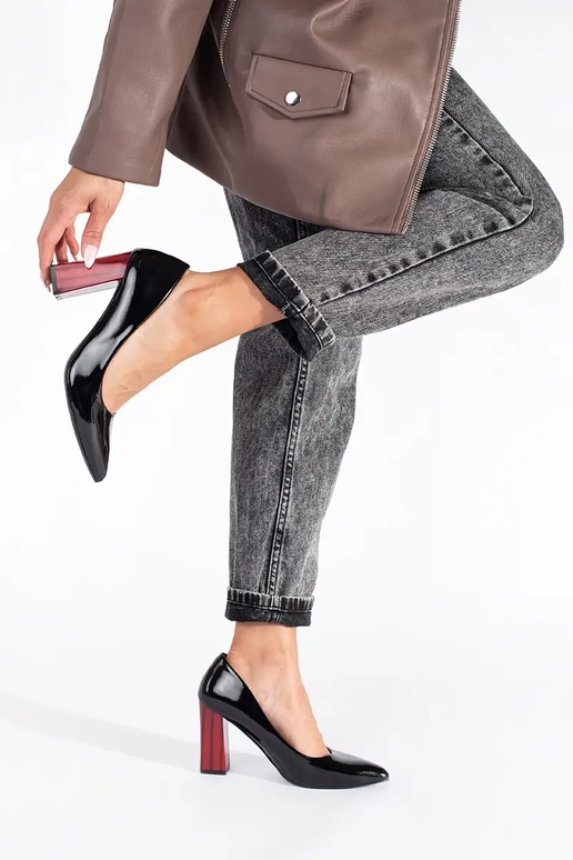 Eleganckie lakierowane czarne...