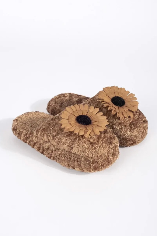 Children's slippers in brown with...