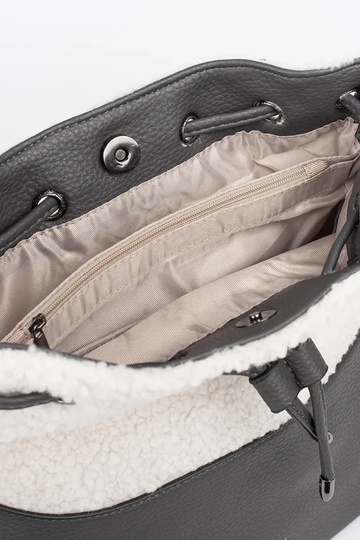 Grey elegant handbag with fur 2