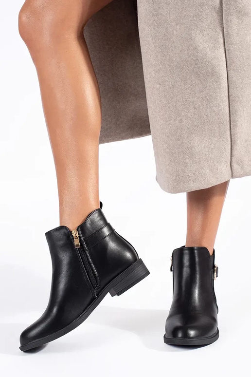 Black Women's shoes with golden elements Black Women's shoes with golden elements