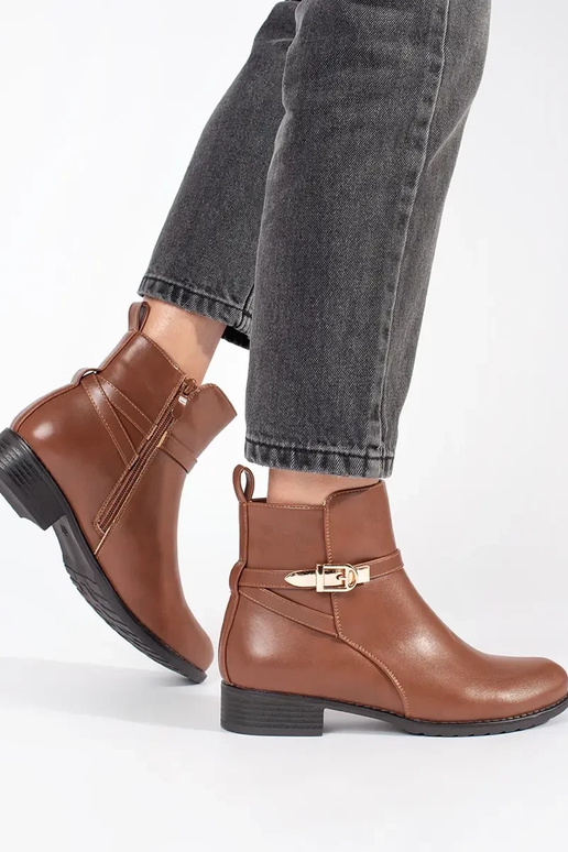 Women's low-heeled brown shoes with... Women's low-heeled brown shoes with...