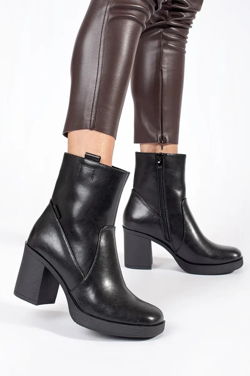 Black leather heeled boots Sergio Leone Black leather heeled boots Sergio Leone