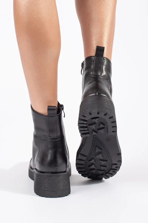 Black leather boots with thick sole... Black leather boots with thick sole...