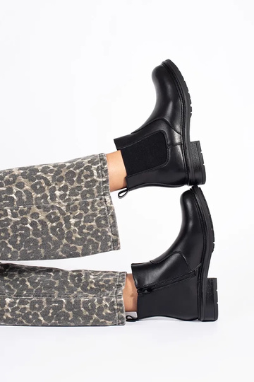black women's Chelsea boots... 2