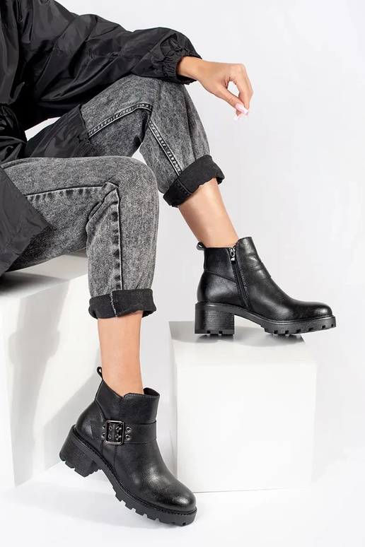 Women's black leather shoes with... Women's black leather shoes with...