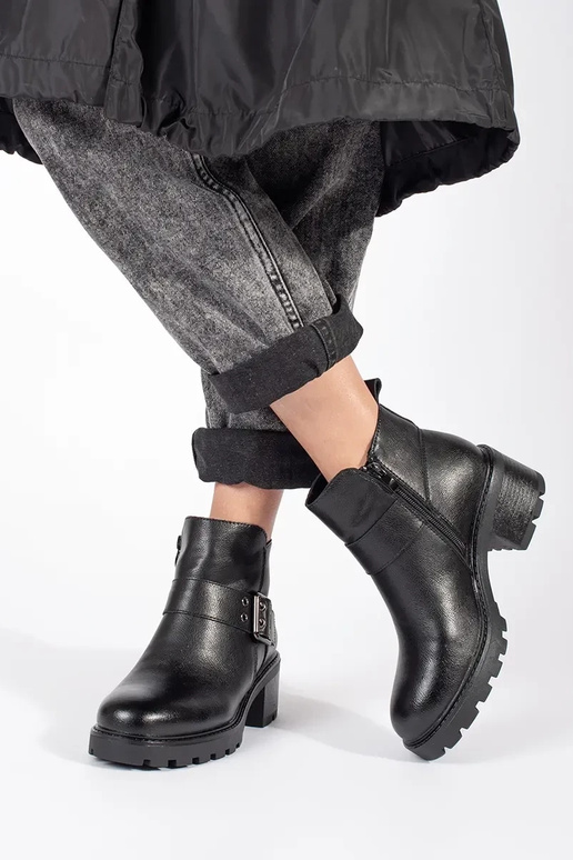 Women's black leather shoes with... Women's black leather shoes with...