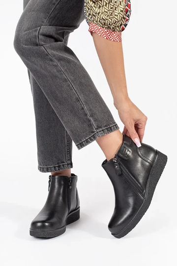 Black comfortable leather... 2