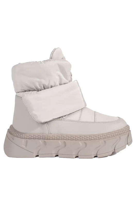 gray insulated INomens snoIn boots on... gray insulated INomens snoIn boots on...