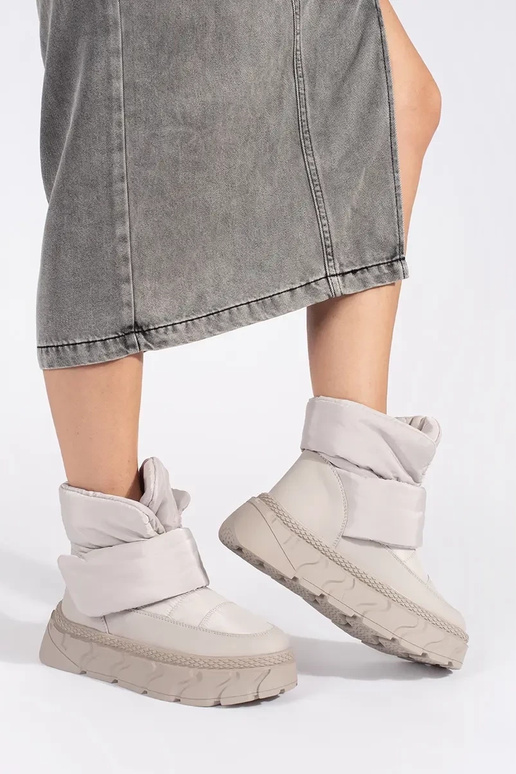 gray insulated INomens snoIn boots on... gray insulated INomens snoIn boots on...