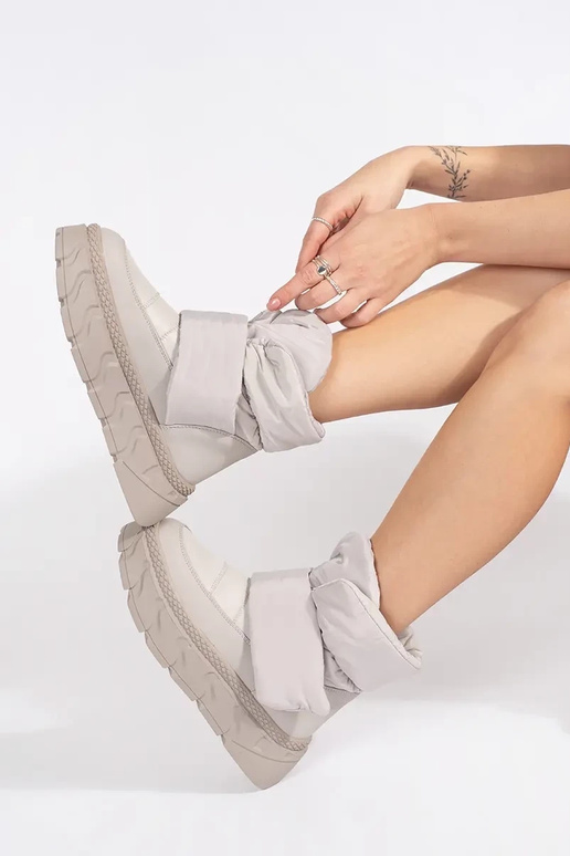 gray insulated INomens snoIn boots on... gray insulated INomens snoIn boots on...