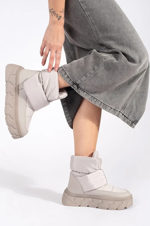 gray insulated INomens snoIn boots on... gray insulated INomens snoIn boots on...