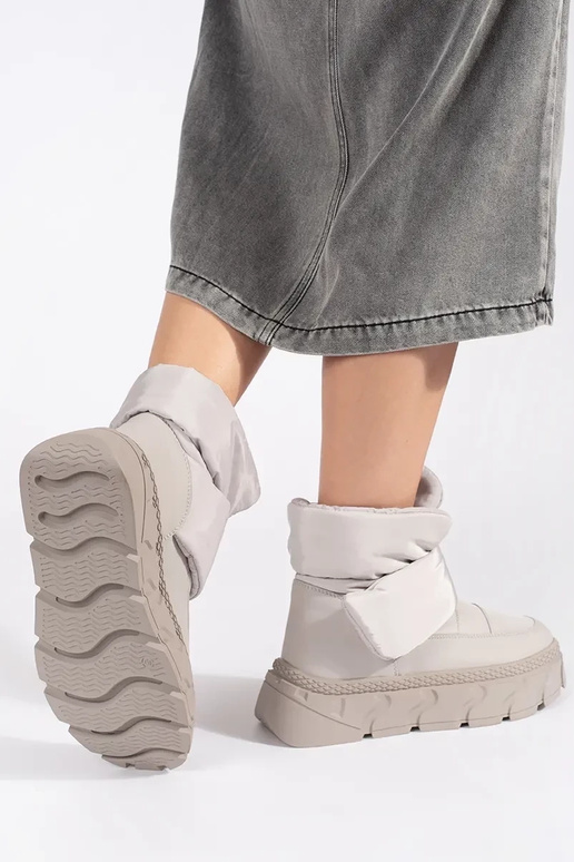 gray insulated INomens snoIn boots on... gray insulated INomens snoIn boots on...