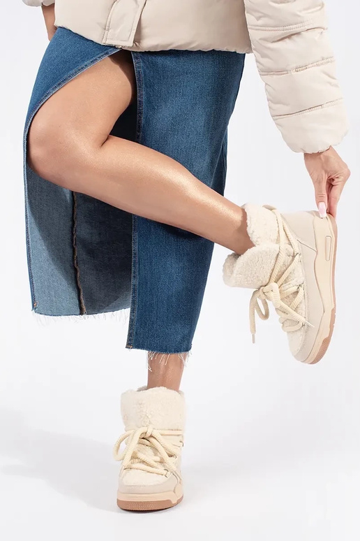 Smėlio spalvos moteriški sniego batai... Smėlio spalvos moteriški sniego batai...