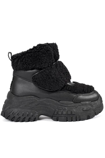 Black platform snow boots...