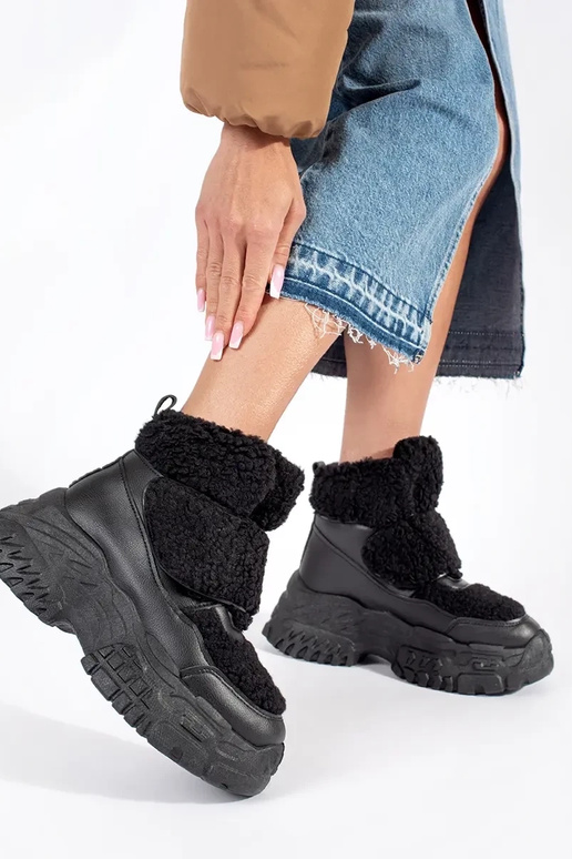 Black platform snow boots with fur Black platform snow boots with fur