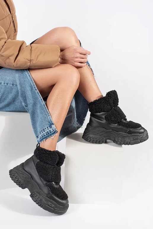 Black platform snow boots with fur Black platform snow boots with fur